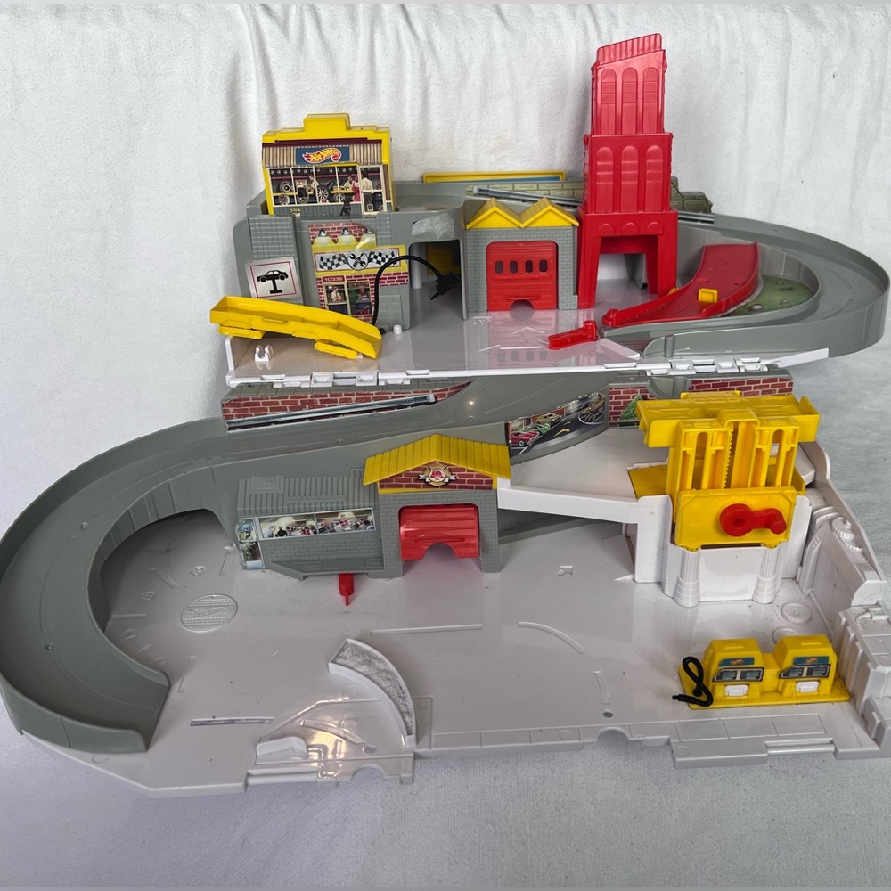 Hot Wheels Car Wash and Service Station Fold Up Playset - 2015